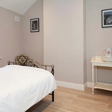 Lavender - 2 Bedroom *